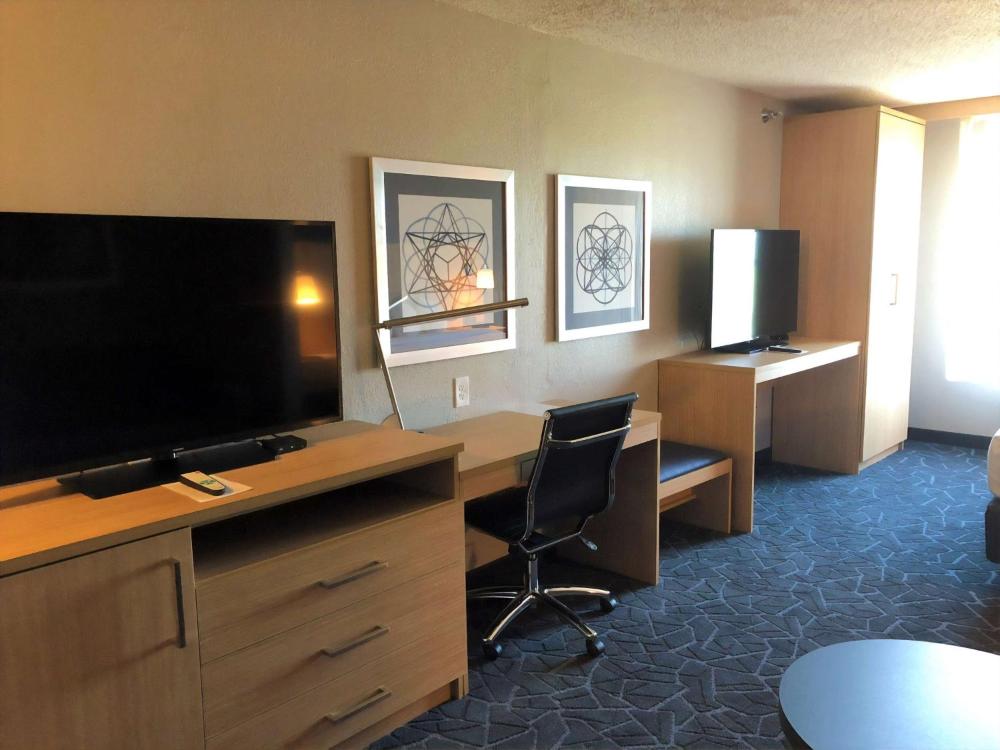 King Suite - Non-Smoking interior